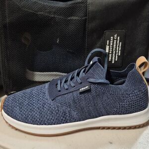 True All Day Knit II Men's 8.5 Navy Shoe - NWOT